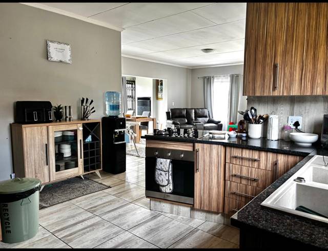 3 BEDROOM HOUSE FOR SALE IN SUNAIR PARK